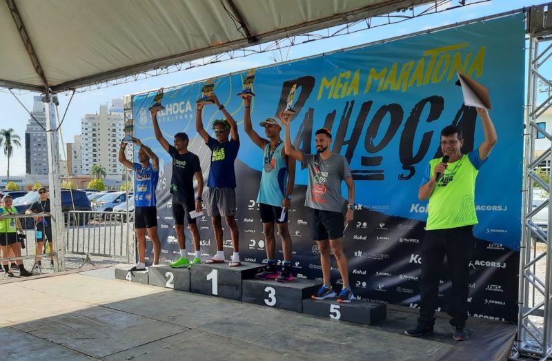 Vencedores da 1&ordf; Meia-Maratona da Palho&ccedil;a neste domingo (24) – Foto: Gustavo Karasiak/Divulga&ccedil;&atilde;o/ND