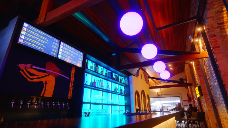 Patr&iacute;cia Grillo, propriet&aacute;ria da Hoepcke Empreendimentos, diz que a ideia &eacute; proporcionar uma experi&ecirc;ncia ao visitante. “Tudo foi criado para que as pessoas possam ficar no local do caf&eacute; da manh&atilde; ao jantar”, explica – Foto: Heitor Pergher /Especial para o ND