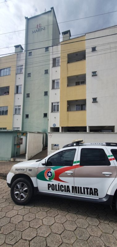 Homem &eacute; morto a facadas no bairro da Velha em Blumenau – Foto: Daniela Meller/NDTV
