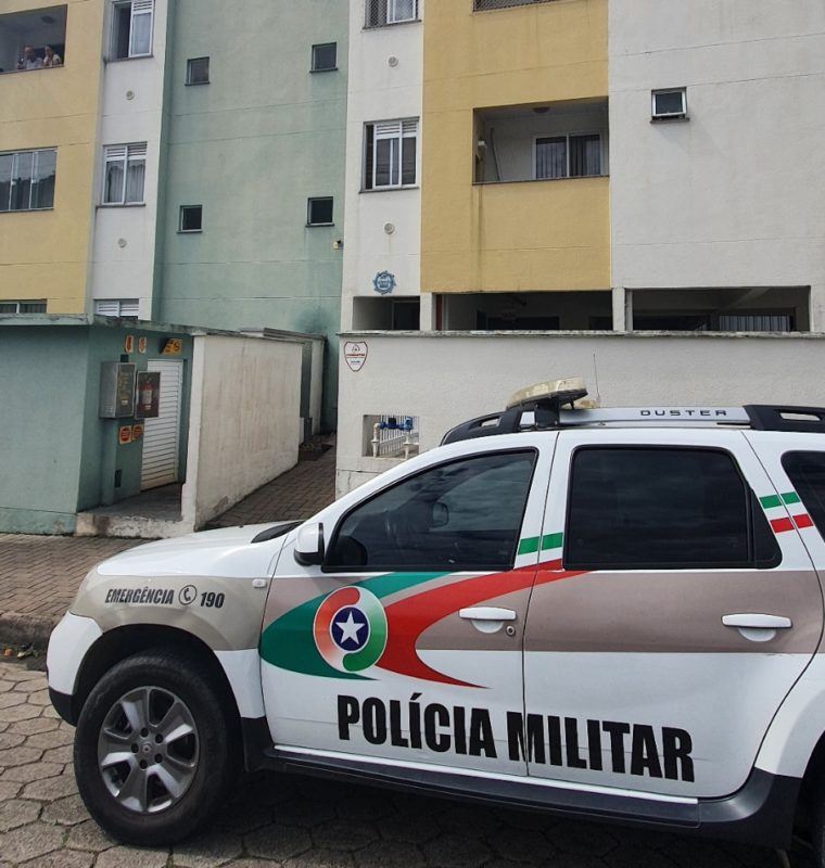 Homem &eacute; morto a facadas no bairro da Velha em Blumenau – Foto: Daniela Meller/NDTV