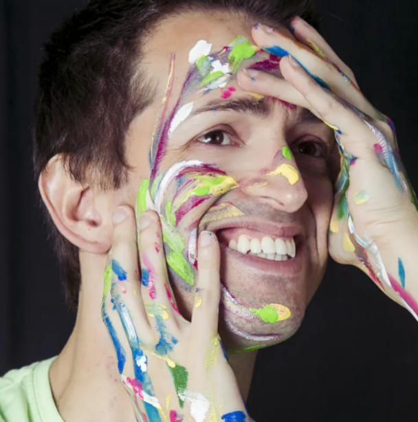 Artista do sul catarinense deu seus primeiros passos no mundo das artes pl&aacute;sticas em escola de sua cidade de origem. – Foto: Arquivo pessoal/Divulga&ccedil;&atilde;o/ND