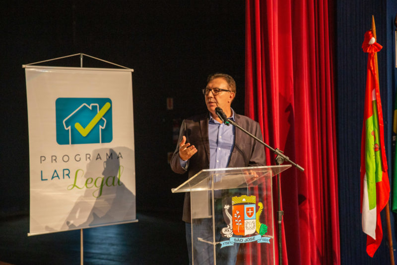Fam&iacute;lias dos bairros Forquilhinha e Serraria recebem escrituras por meio do programa – Foto: Jeferson Regis/Secom PMSJ/Divulga&ccedil;&atilde;o/ND