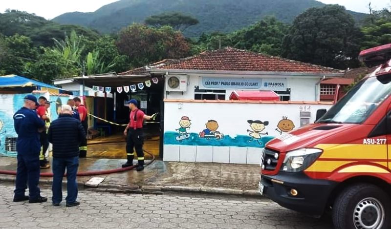 inc&ecirc;ndio em creche de Palho&ccedil;a destruiu estrutura parcialmente; aulas foram suspensas – Foto: Divulga&ccedil;&atilde;o/ND