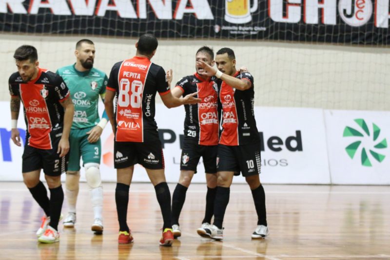 JEC Futsal goleou o Tubar&atilde;o na noite deste s&aacute;bado (9) e manteve a invencibilidade na temporada – Foto: Juliano Schmidt/JEC Futsal/Divulga&ccedil;&atilde;o/ND