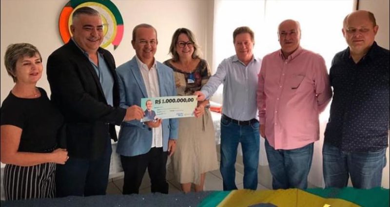 Jorginho Mello em visita ao Hospital Bethesda – Foto: Michel Penter