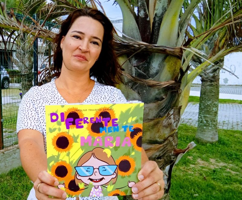 Jornalista Carolina Damiani est&aacute; lan&ccedil;ando seu primeiro livro infantil – Foto: Divulga&ccedil;&atilde;o/ND