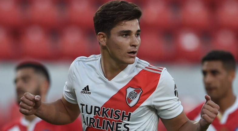 2 – Julián Álvarez, atacante do River Plate já vendido ao Manchester City, é avaliado em 23 milhões de euros (R$ 121,6 milhões). – Foto: River Plate/Divulgação