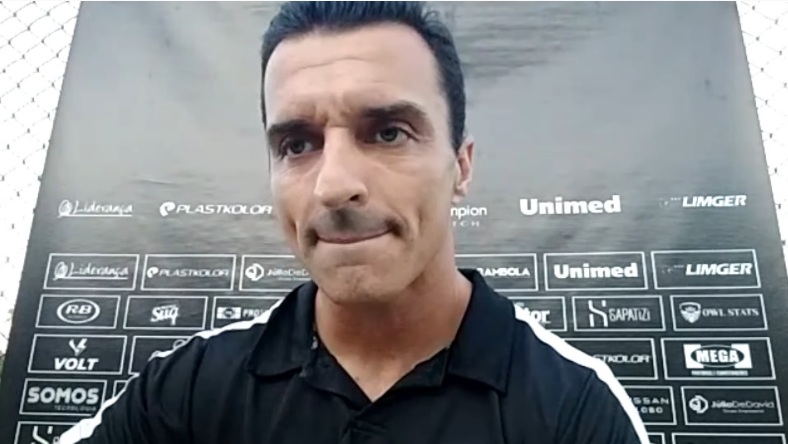 J&uacute;nior Rocha lamentou jogo abaixo do Figueirense – Foto: TV Figueirense/Reprodu&ccedil;&atilde;o