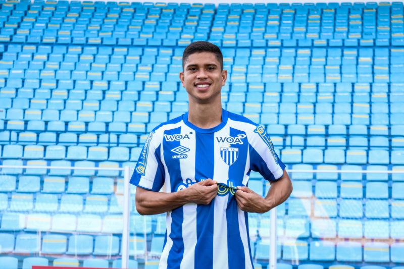 Kevin no Ava&iacute;. Barroca precisa corrigir este setor. – Foto: Leandro Boeira e Rafael Xavier/Ava&iacute; F.C