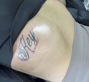 Elisha tamb&eacute;m prestou homenagem ao namorado – Foto: North News/Reprodu&ccedil;&atilde;o/ND