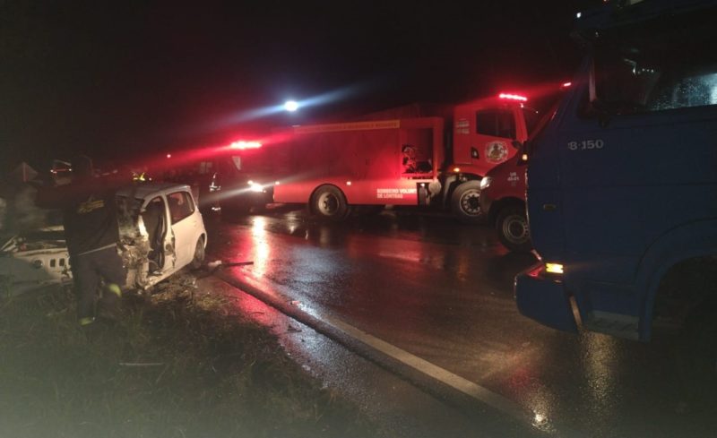 Algumas v&iacute;timas ficaram presas &agrave;s ferragens – Foto: Divulga&ccedil;&atilde;o/Bombeiros Volunt&aacute;rios de Lontras/ND