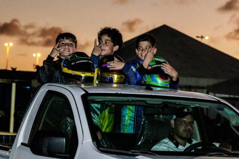 Kart: Os 3 primeiros colocados da Cadete: Daniel Rebou&ccedil;as (no meio), Louren&ccedil;o Varela (a esquerda) e Marcelo Camboim – Foto: Luciana Flores