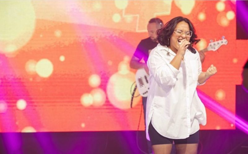 Vencedora de apenas 20 anos que quase ficou fora do reality, arrasa com músicas de Rihanna e Whitney Houston 