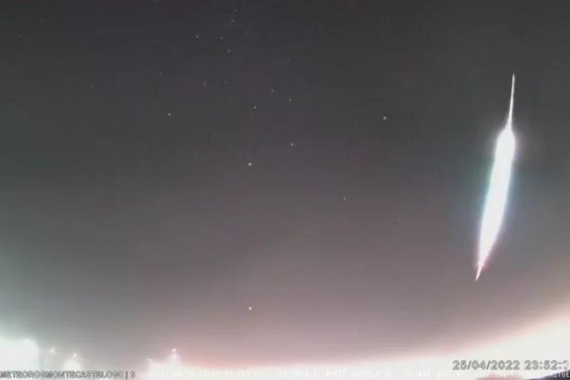 Meteoro foi visto rasgando o c&eacute;u de Monte Castelo, no Planalto Norte – Foto: Jocimar Justino/ Divulga&ccedil;&atilde;o/ND