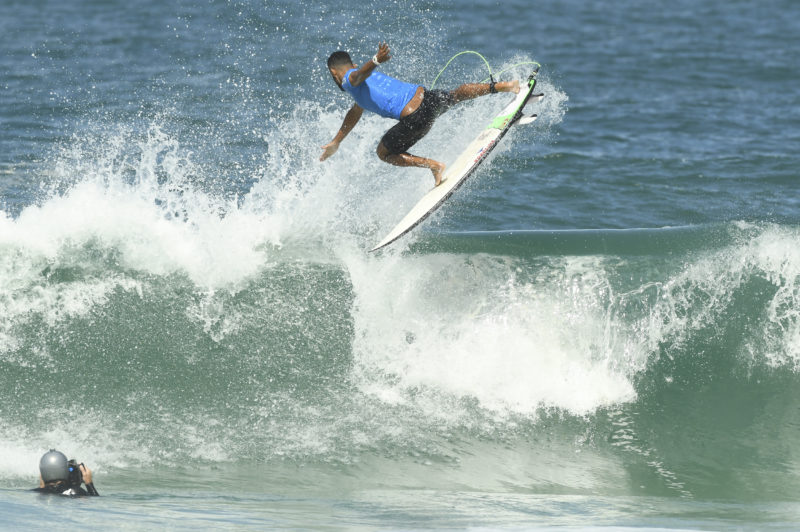 O cearense/manezinho Michael Rodrigues foi consistente durante o LayBack Pro e ficou com o t&iacute;tulo – Foto: MARCIO DAVID/ND