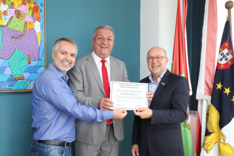 S&eacute;rgio Ferreira (E), vereador Dinho (C) e Marcello Petrelli. Foto: Divulga&ccedil;&atilde;o/ND