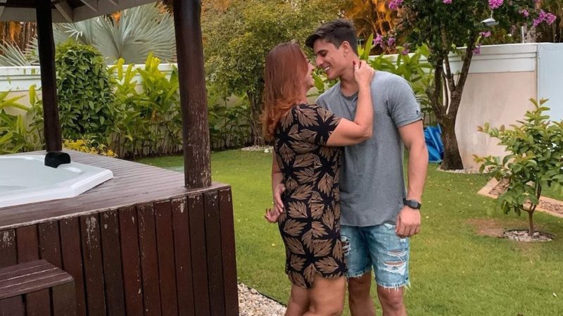 Mãe de Neymar ao lado do ex-namorado