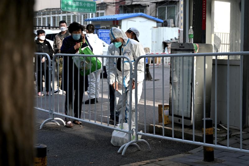 Residentes em lockdown em meio a casos de Covid-19 no distrito de Chaoyang, na China – Foto: Noel Celis/AFP/ND