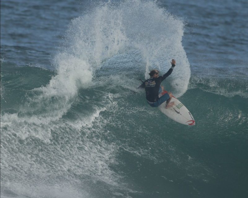 O argentino Nacho Gundensen venceu a categoria PROAM do Circuito ASJ de surf 2022 – Foto: Basilio RuyPP07