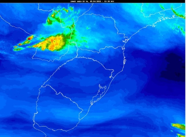 Nuvem se desloca a caminho da regi&atilde;o Oeste do estado. – Foto: Inmet/Reprodu&ccedil;&atilde;o/ND