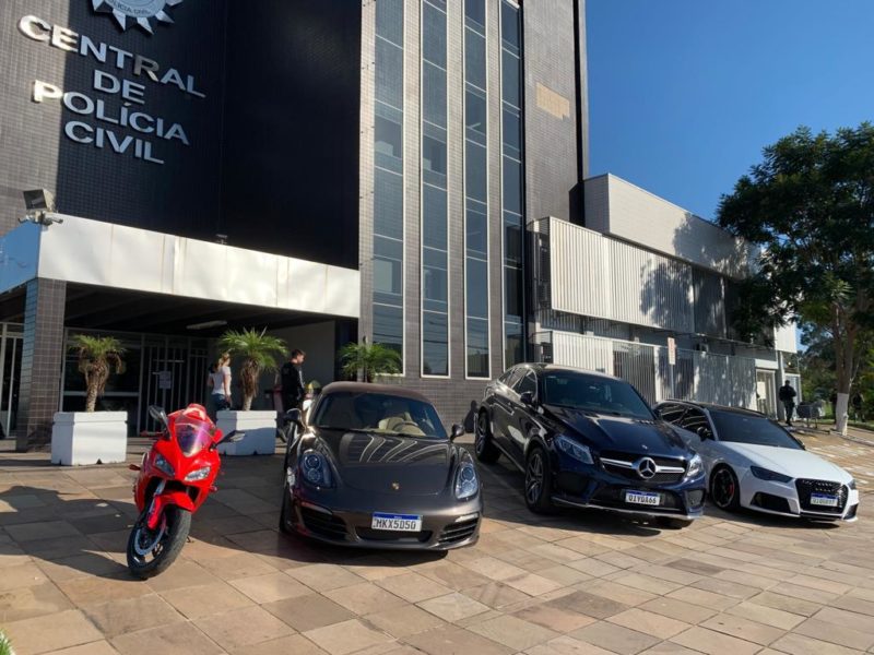 Ve&iacute;culos de luxo foram apreendidos por meio da Opera&ccedil;&atilde;o Kraken – Foto: Pol&iacute;cia Civil RS/Divulga&ccedil;&atilde;o