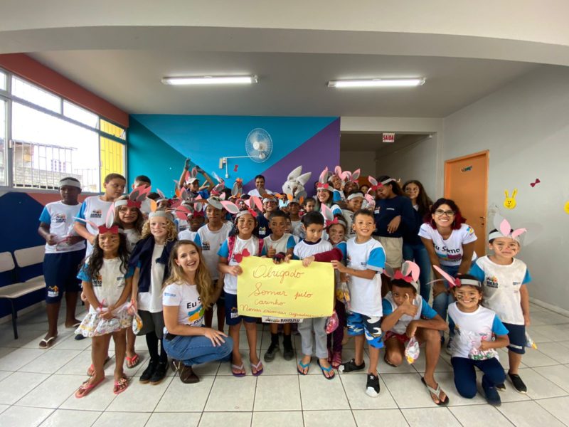 Kits foram entregues pela equipe da Funda&ccedil;&atilde;o Somar ao projeto Bairro Educador do Monte Cristo – Foto: PMF/Divulga&ccedil;&atilde;o/ND