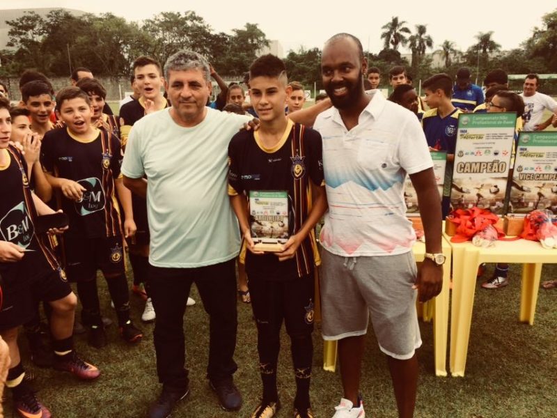 Dirigente reconhecido no futebol amador, Paulinho da Liga (E) deve ser um novos vice-presidentes da FCF em 2023 – Foto: Divulga&ccedil;&atilde;o/LID Itaja&iacute;/ND