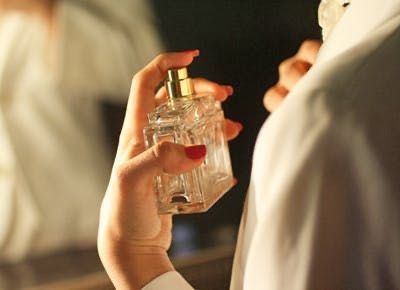 Já se perguntaram a diferença entre desodorante colônia ou Eau de Parfum? Venha descobrir tudo nessa matéria