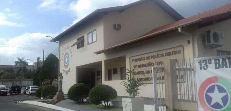 Os policiais confeccionaram um boletim de ocorr&ecirc;ncia, na modalidade Termo Circunstanciado contra a mulher, pela infra&ccedil;&atilde;o penal – Foto: Divulga&ccedil;&atilde;o/PMSC/ND