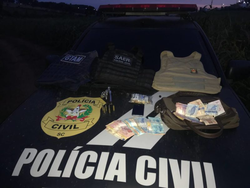 Com o apoio da Pol&iacute;cia Civil e da Guarda Municipal, a PM cercou o local e conseguiu prender os suspeitos – Foto: Pol&iacute;cia Civil/ND