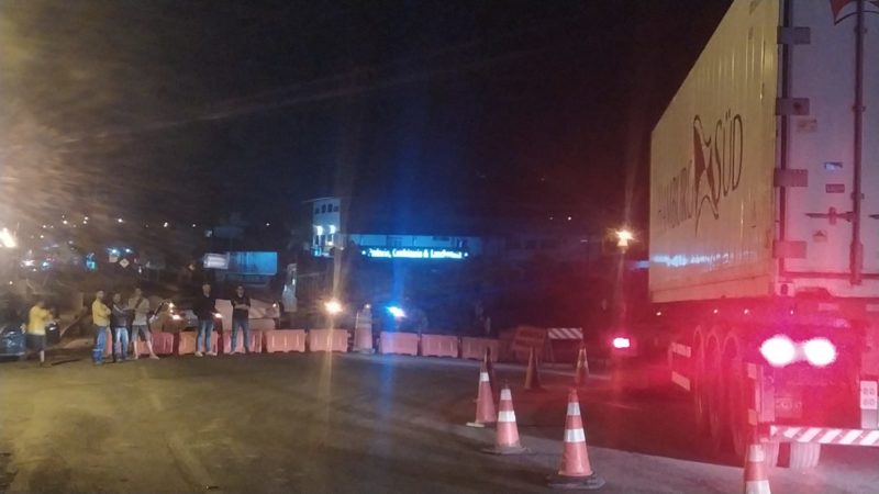 Com interdi&ccedil;&atilde;o, desvio para tr&acirc;nsito de ve&iacute;culos pesados totaliza mais de 200 quil&ocirc;metros – Foto: Divulga&ccedil;&atilde;o/PRF/ND