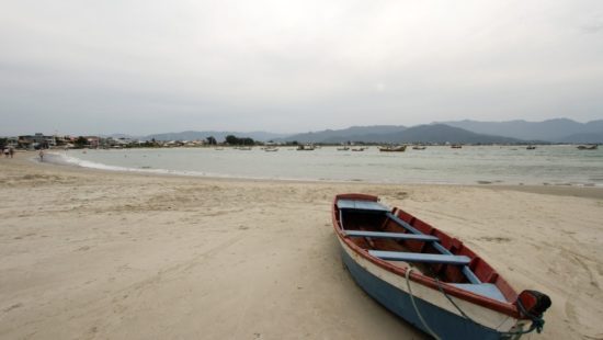 Com suspeita de embriaguez, mulher morre afogada em praia catarinense