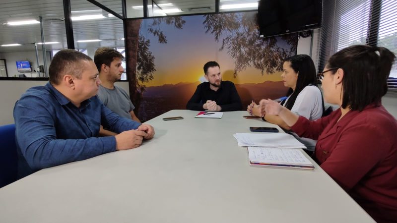 Reuni&atilde;o na Prefeitura para alinhar os &uacute;ltimos detalhes da maior festa do trabalhador em SC – Foto: Maikon Costa/NDTV Joinville. – Foto: Maikon Costa/NDTV Joinville