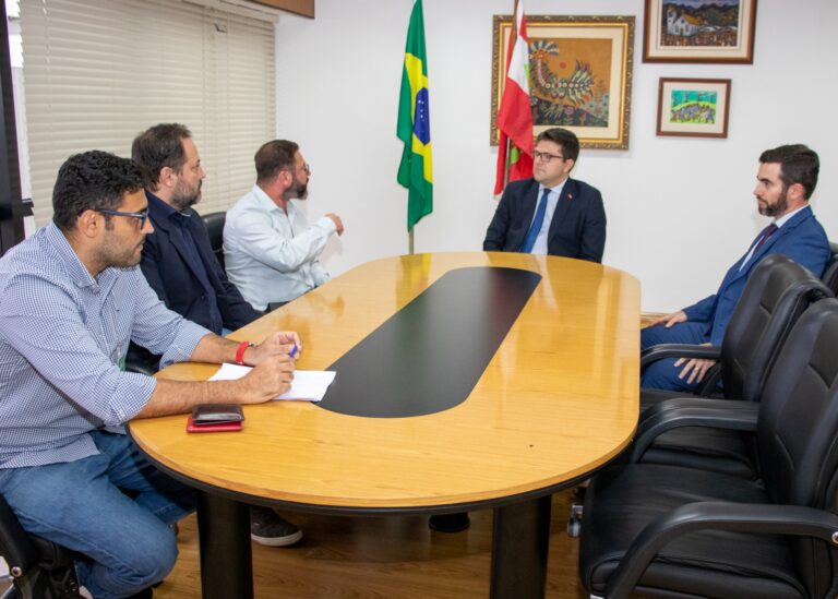 Reuni&atilde;o entre representantes do Governo e da Pol&iacute;cia Civil definiu a&ccedil;&otilde;es – Foto: Beatriz da Rocha/Divulga&ccedil;&atilde;o ND
