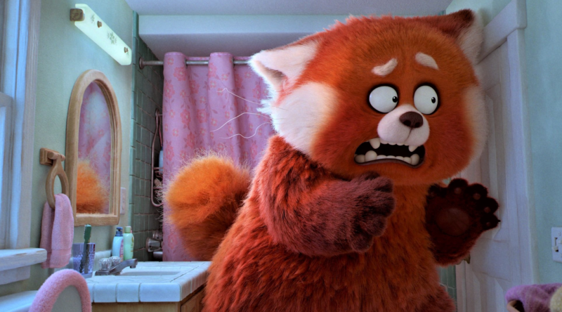 Ao descobrir que havia acordado no corpo de um panda-vermelho, Mei fica apavorada com as mudan&ccedil;as f&iacute;sicas – Foto: Internet/Reprodu&ccedil;&atilde;o