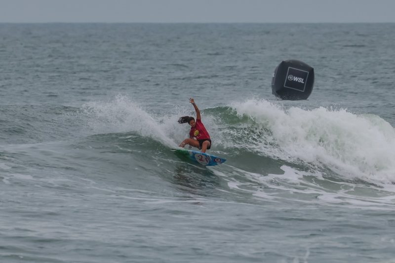 Sophia Medina, irmã do &#8216;monstro&#8217;, foi um dos destaques do segundo dia do Circuito Banco do Brasil de Surfe, em Garopaba &#8211; Foto: Daniel Smorigo / World Surf League
