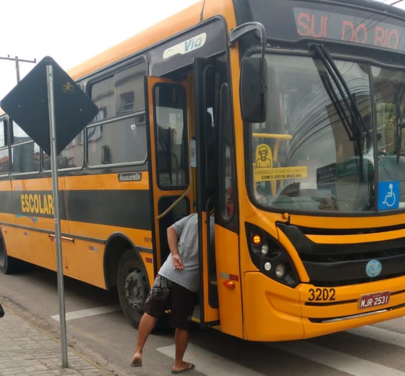 V&iacute;tima foi levada para o hospital de &ocirc;nibus – Foto: Reprodu&ccedil;&atilde;o/ND