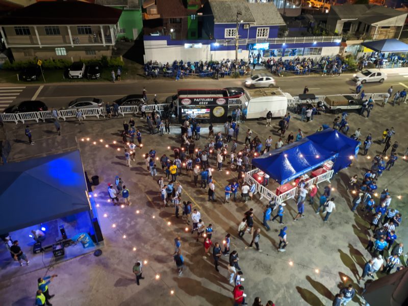 Festa pr&eacute;-jogo na Ressacada – Foto: Ian Sell/ND