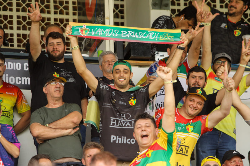 Torcida do Brusque vem confiante ap&oacute;s o t&iacute;tulo do Estadual – Foto: Lucas Gabriel Cardoso/Brusque FC