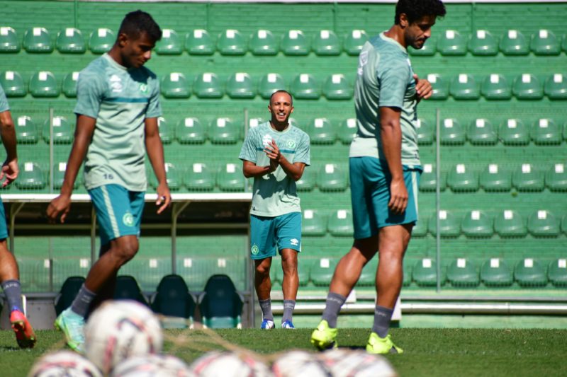 Time titular da Chapecoense pode aparecer com mudan&ccedil;as em Porto Alegre – Foto: Julia Galv&atilde;o/Chapecoense/ND