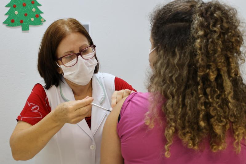 A atualização da vacina contra a Covid-19 é essencial para controlar a disparada de novos casos da doença &#8211; Foto: PMF/Divulgação/ND