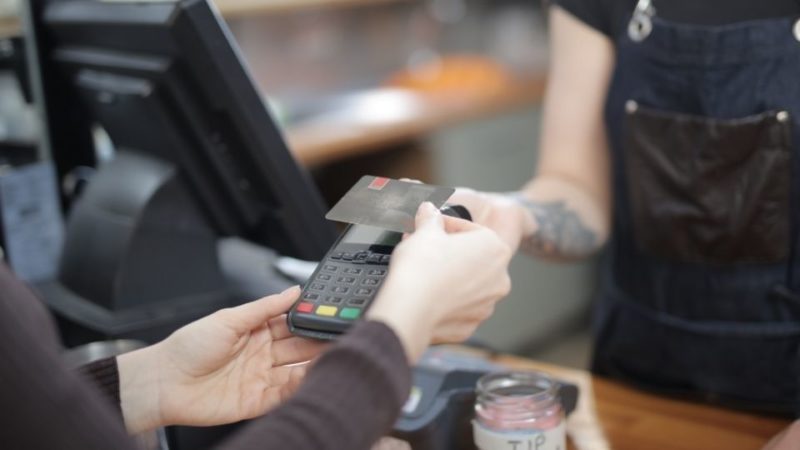 Cobrar valor m&iacute;nimo seria venda casada, diz autor do projeto – Foto: Banco de Imagens/ND