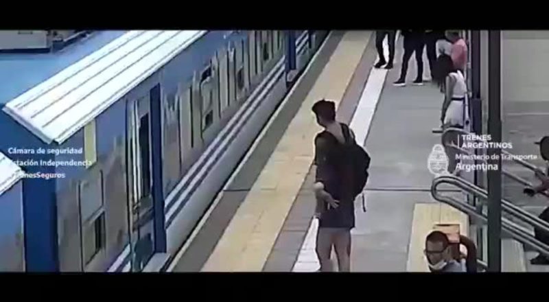 Jovem sobrevivem ap&oacute;s cair em trilhos do trem – Foto: Minist&eacute;rio dos Transportes Argetina/Divulga&ccedil;&atilde;o/ND