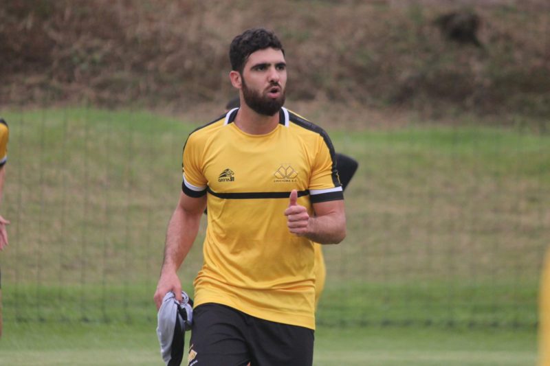 Zagueiro Rayan durante treino do Tigre.&nbsp; &nbsp; &nbsp; &nbsp; &nbsp; &nbsp; &nbsp; – Foto: Celso da Luz – Assessoria do Crici&uacute;ma.