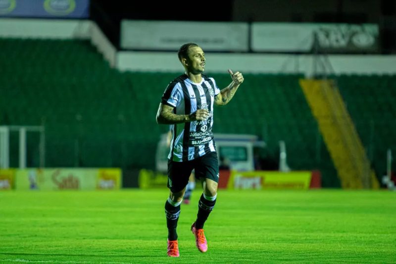 Z&eacute; M&aacute;rio vira motivo de preocupa&ccedil;&atilde;o no Figueirense – Foto: Patrick Floriani/FFC