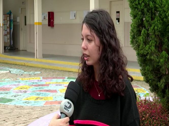 Beatriz conta que desde cedo aprendeu com a fam&iacute;lia sobre a import&acirc;ncia do voto – Foto: Balan&ccedil;o Geral/NDTV