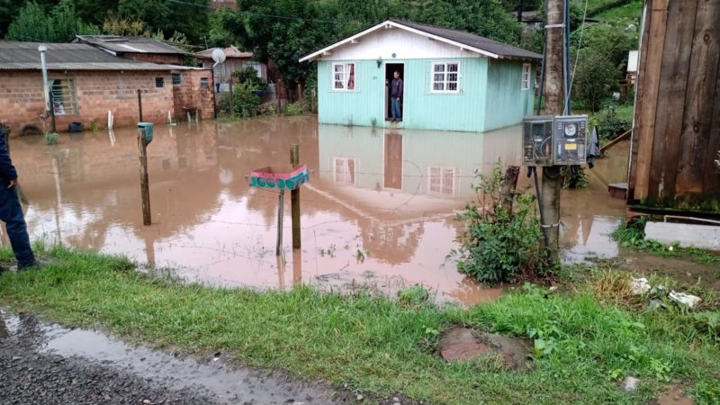 Casa alagada ap&oacute;s temporais – Foto: Defesa Civil de Lages/Divulga&ccedil;&atilde;o/ND