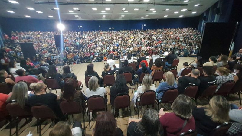 O sintram calcula que cerca de 1.300 servidores estiveram presentes na assembleia que deflagrou a greve em S&atilde;o Jos&eacute; – Foto: Sintram/Divulga&ccedil;&atilde;o/ND