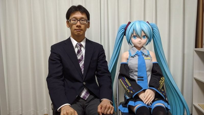 Casado com holograma, japon&ecirc;s n&atilde;o consegue mais falar com a esposa – Foto: Akihiko Kondo/Reprodu&ccedil;&atilde;o/Internet