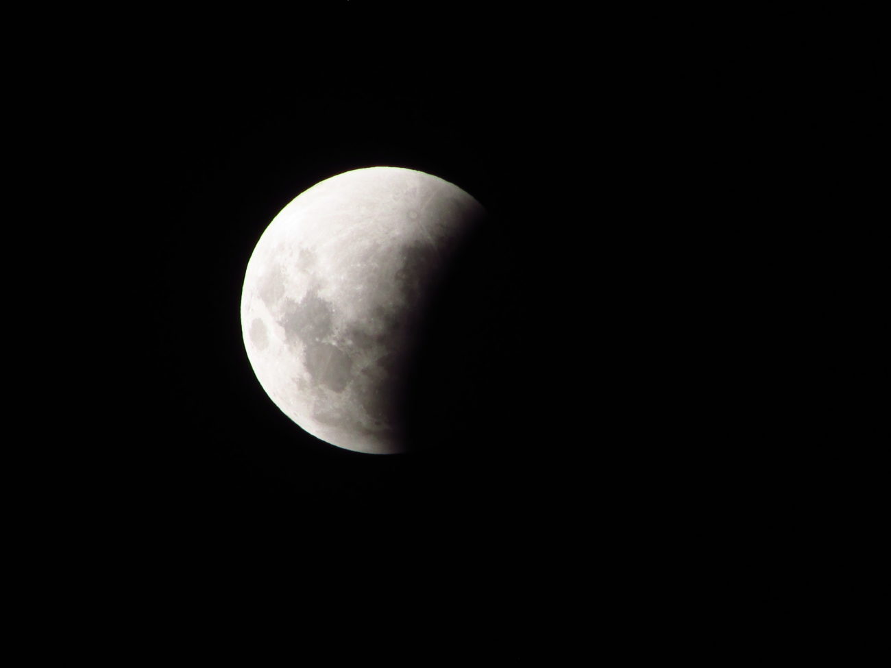 Eclipse lunar começou por volta das 22h30 deste domingo (15) - Yago Gomes/Arquivo Pessoal